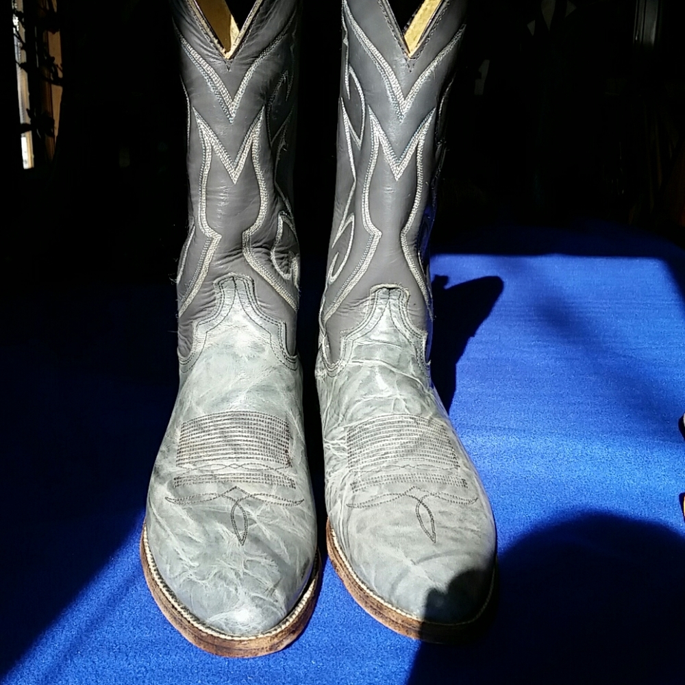 Grey/White cowboy boots